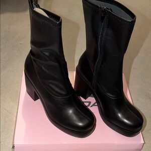 Soda Black Heeled Boots